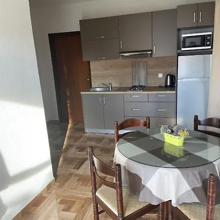 Natali Sabunike - By Ta Leut Agency Apartmán *